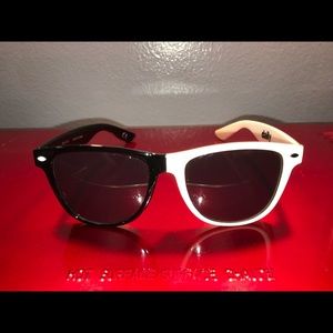 Neff sunglasses Black/white